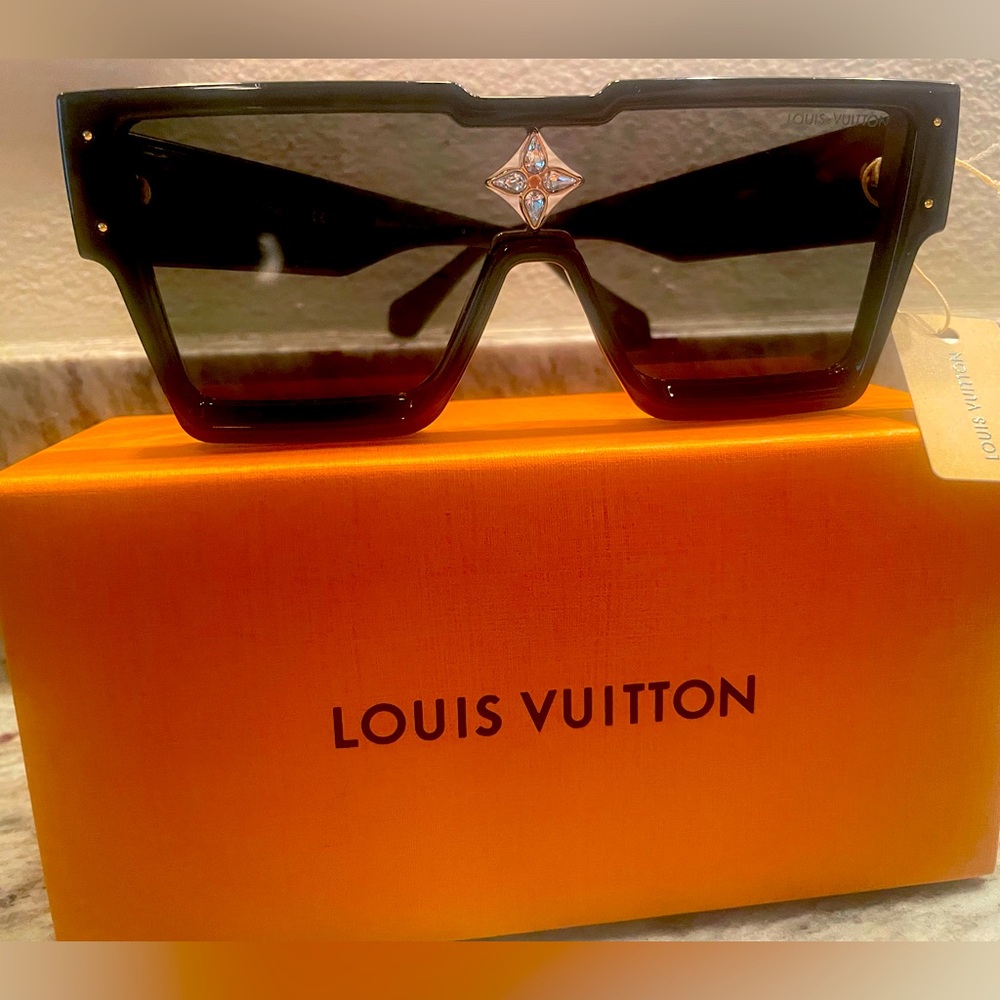 Louis Vuitton cyclone glasses